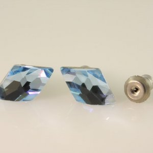 Náušnice v tvare kosoštvorca, farba: light sapphire