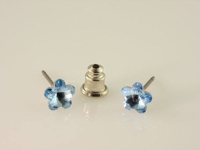 Malé náušnice v tvare kvetinky, farba: aquamarine