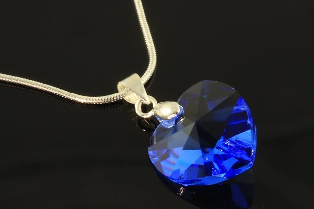 Náhrdelník s príveskom v tvare srdca, farba: sapphire