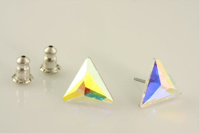 Trojuholníkové náušnice, farba: AB crystal
