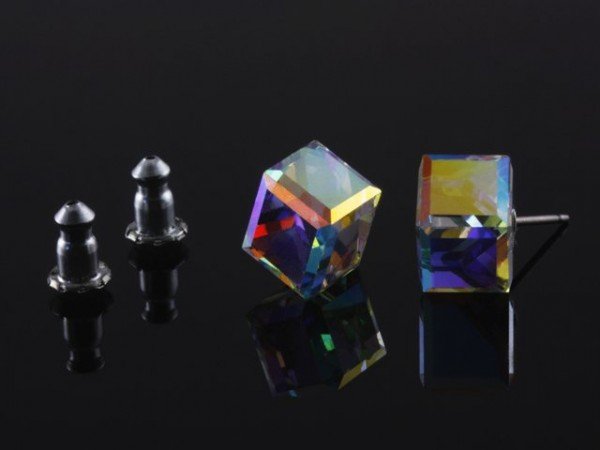 Malé náušnice v tvare kocky, farba: AB crystal