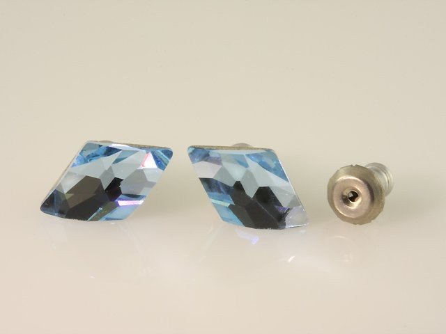 Náušnice v tvare kosoštvorca, farba: light sapphire