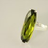Strieborný prsteň so štíhlym oválnym krištáľom Swarovski Elements, farba: olive